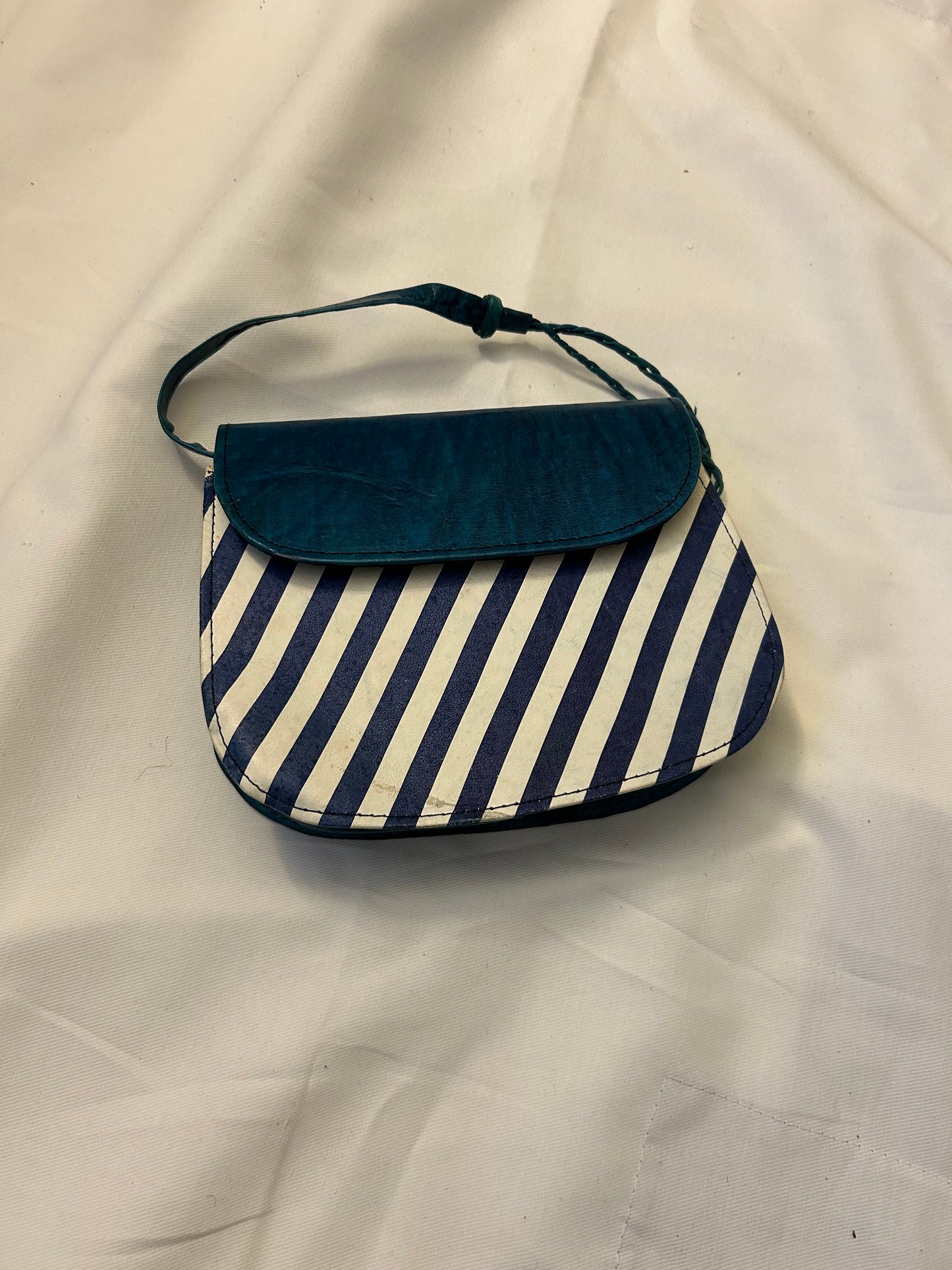 Sac en cuir et pagne tissé africain – sac artisanal femme – sac bandoulière ethnique – sac fait main en cuir véritable – idée cadeau bohème