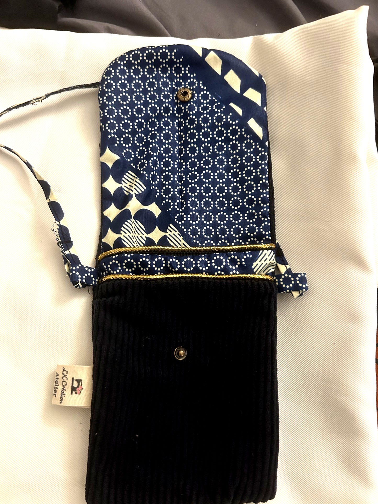 Pochette bandoulière en tissu wax et velours côtelé | Sac artisanal fait main | Petite sacoche femme | Cadeau original