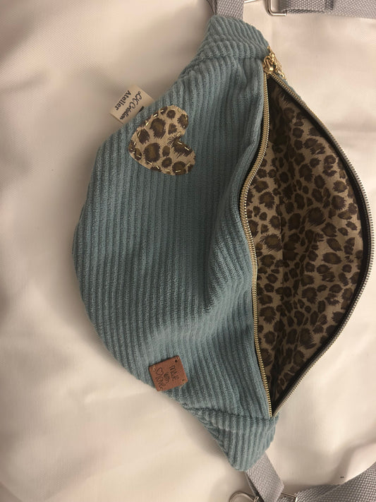 Banane femme en velours côtelé bleu – Sac banane fait main doublure léopard – Accessoire mode tendance personnalisé